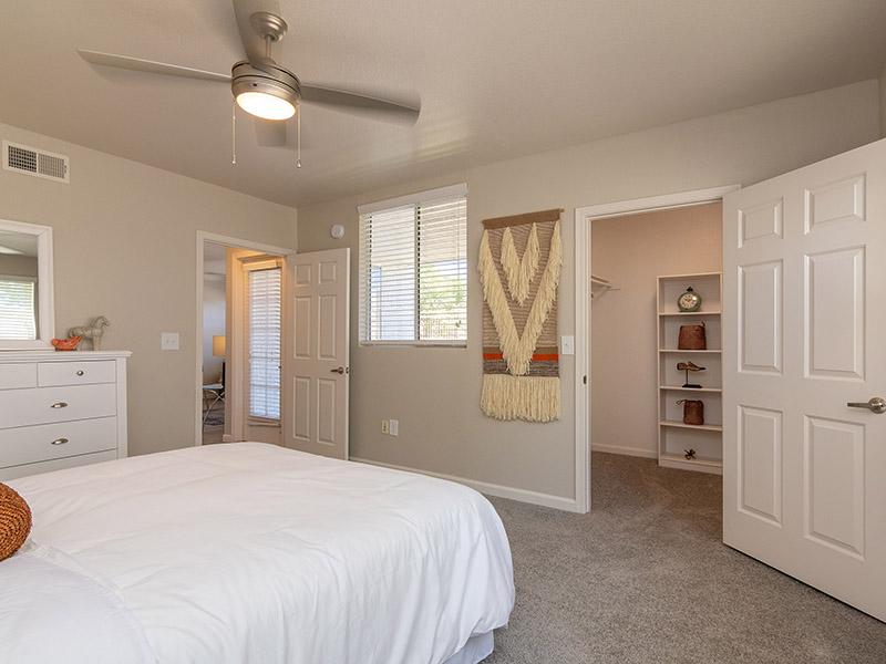 Walk-In Closets | Allegro at Tanoan Albuquerque | Roma