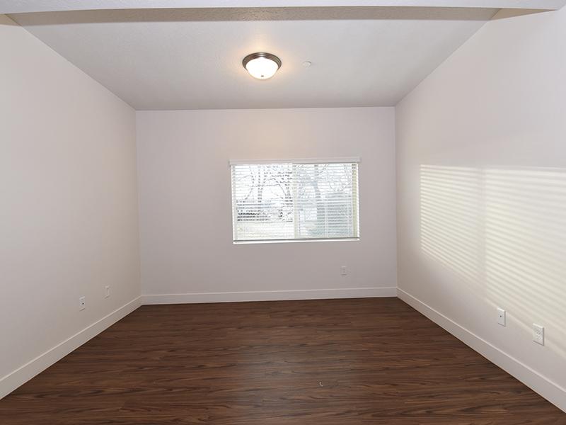 Room | Pine Cove apartments