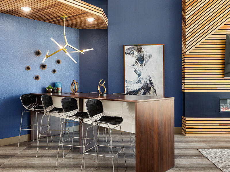 Clubhouse Lounge | The Met at 3rd and Fillmore Apartments in Phoenix, AZ