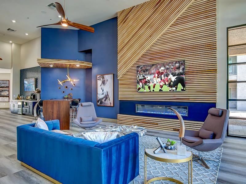 Club House Lounge | The Met at 3rd & Fillmore