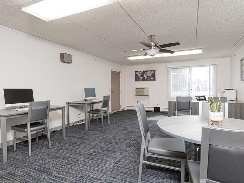 Business Center | Centennial North Apartments in Mount Prospect, IL