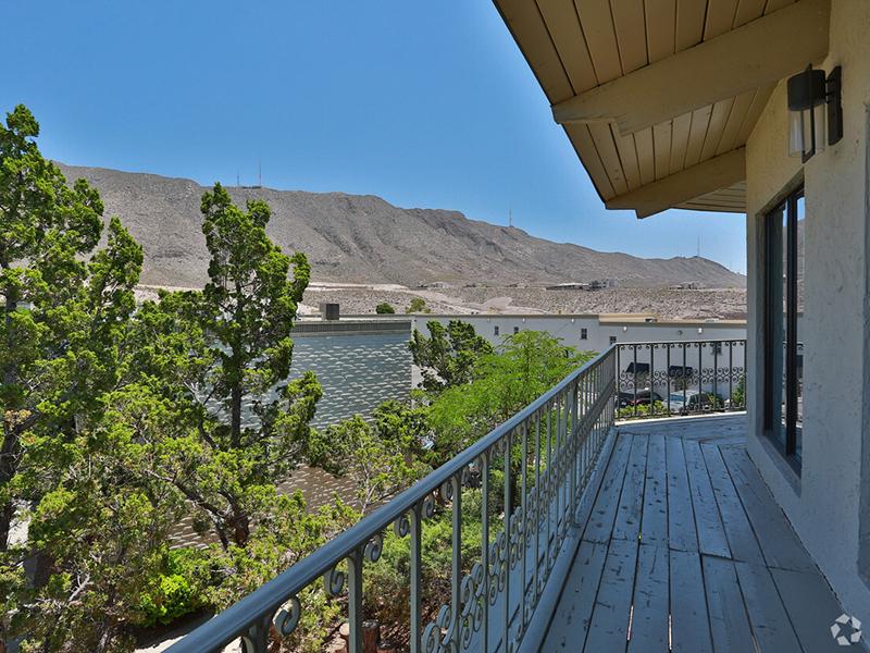Balcony | Kings Hill Apartments in El Paso
