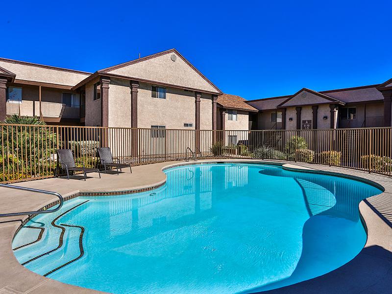 Swimming Pool | El Parque Villas in Las Vegas