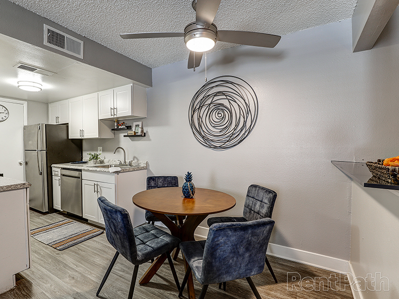 Dining Room | Edge at Fitzsimons Apartments in Aurora, CO