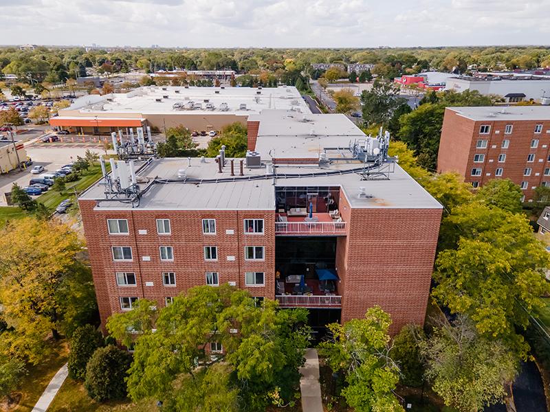 Building Exterior | Centennial North Apartments in Mount Prospect, IL