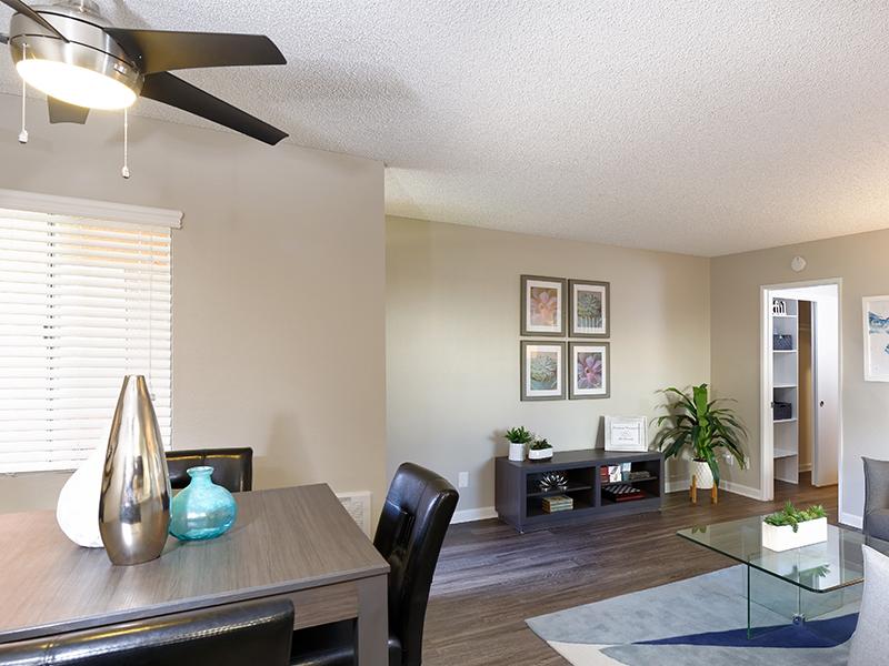 Dining Area | Horizon Apartments