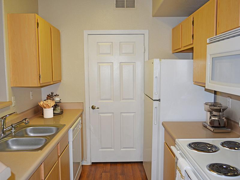 Kitchen | Lindsay Palms Apartments