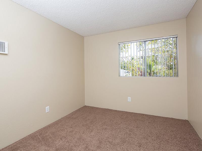 Bedroom | The Ridge at San Diego