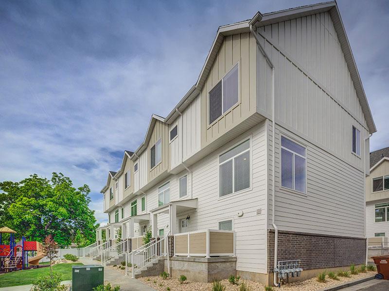 Building Exterior | Coventry Townhomes