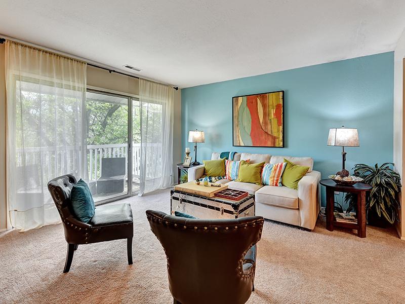 Living Room | Township Square Apartments in Saginaw, MI
