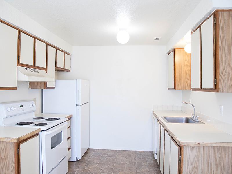Kitchen | Parkway Commons in UT
