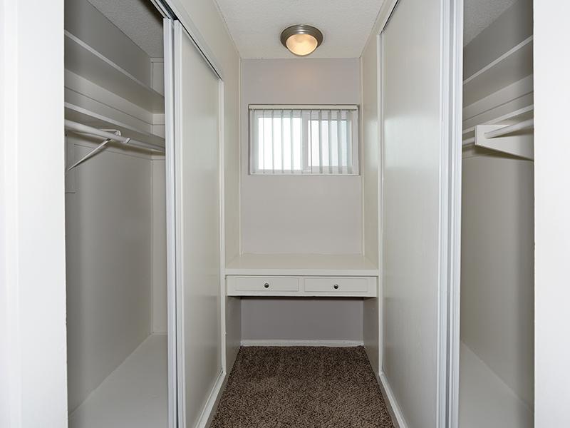 Closet | Luxe at Burbank