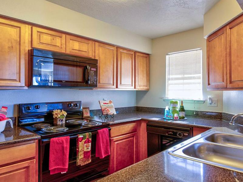 Kitchen | Oak Tree Park Apartments