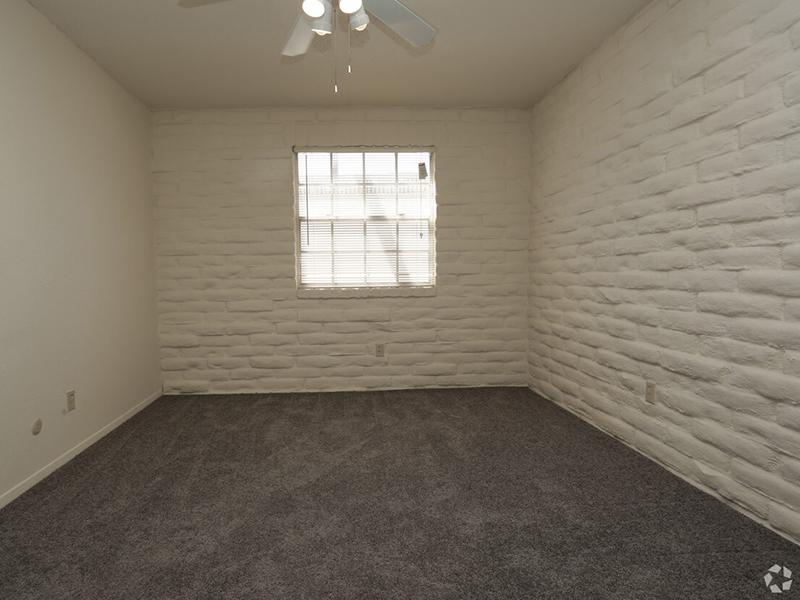 Room | Kings Hill Apartments in El Paso