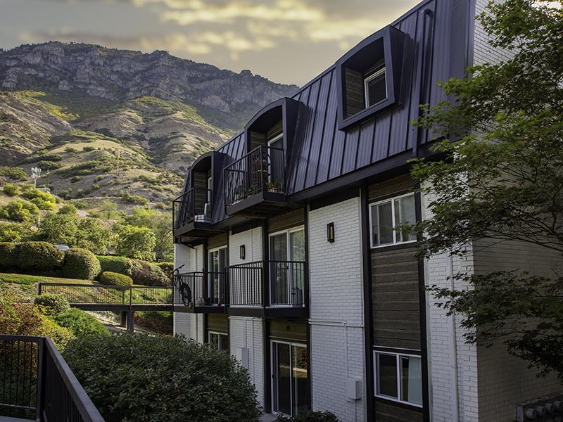 Exterior | Lookout Pointe Apartments in Provo, UT
