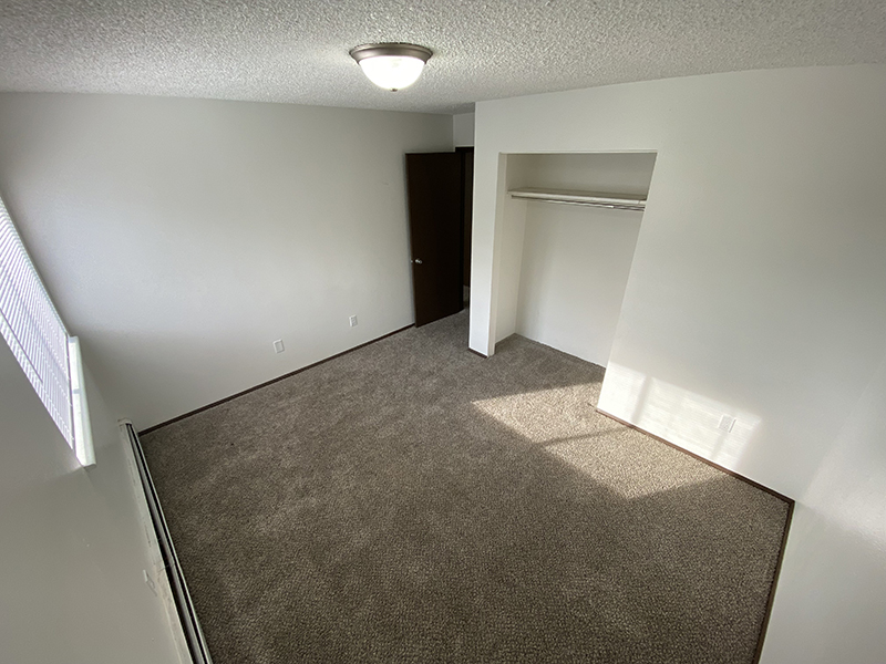 Spacious Bedroom | Conquistador Apartments in Casper, WY
