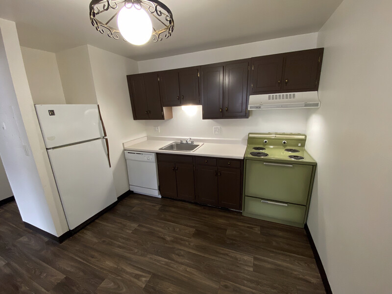 Large Kitchen | Conquistador Apartments in Casper, WY