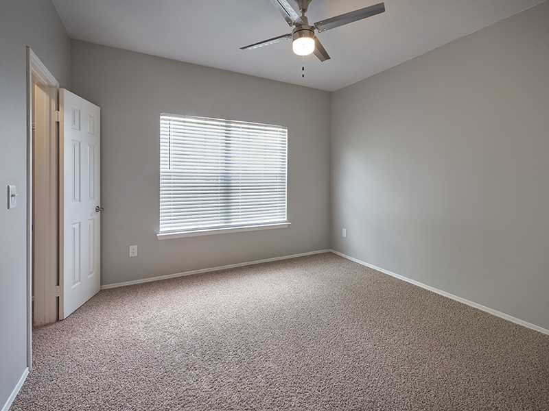 Spacious Bedroom | Retreat at Cheyenne Mountain | CO Apartments