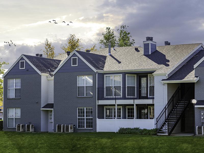 Apartment Exterior | The Village at Raintree