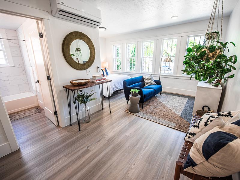 Living Room | Clairmont Apartments