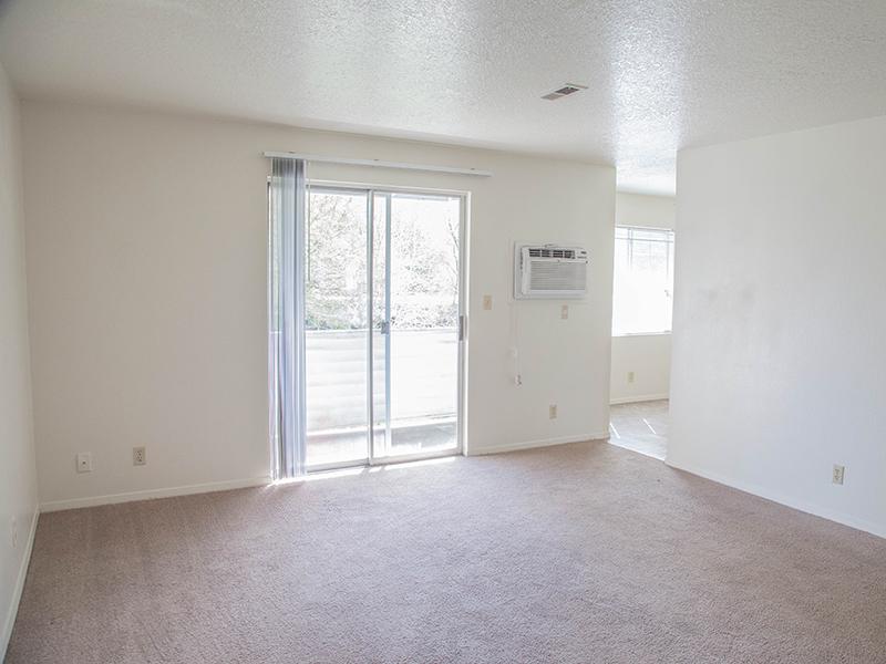 Front Room | Parkway Commons in UT