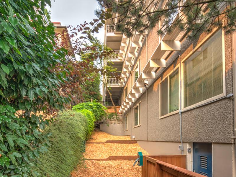 Apartment Exterior | Sheridan Beach Terrace