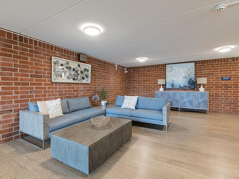 Lobby | Centennial North Apartments in Mount Prospect, IL