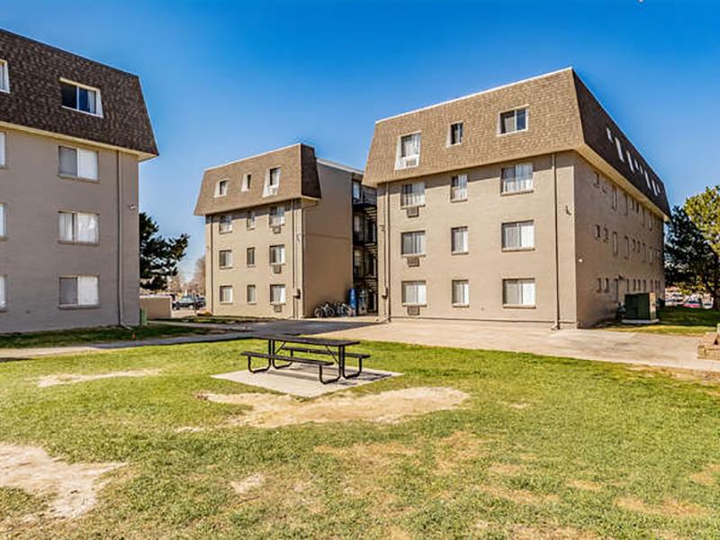 Picnic Table | Bridge Square Apartments