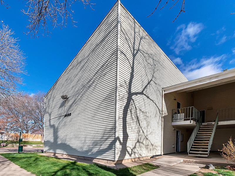 Exterior | Falcon Run Apartments