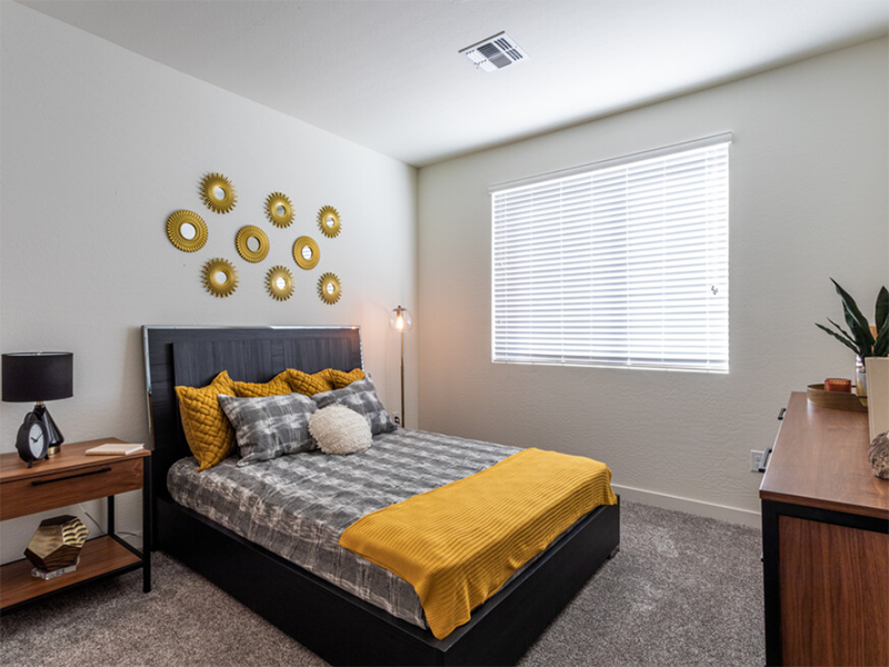 Bedroom | The Grayson on the Rail