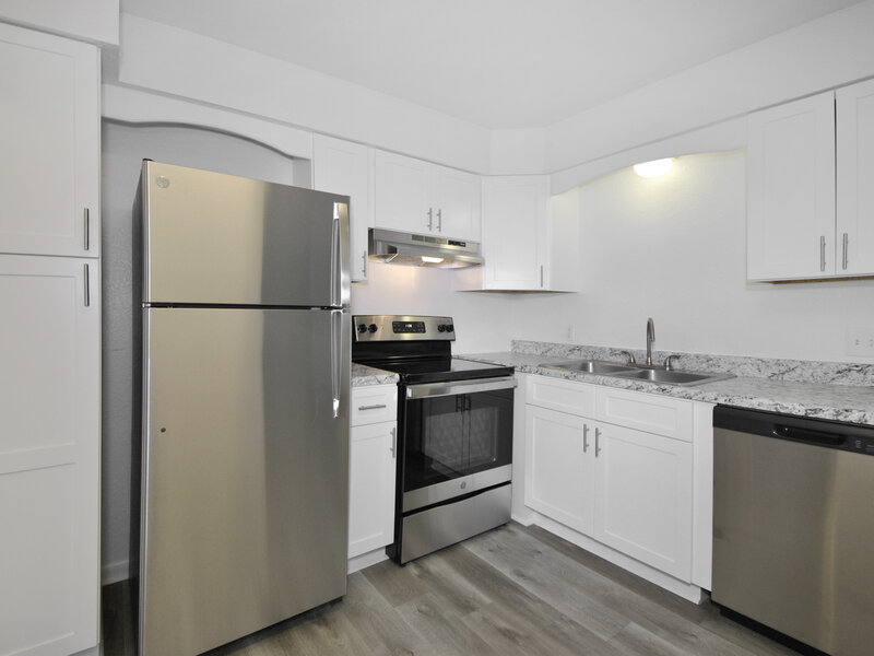 Kitchen | 3 Bedroom | Township Square Apartments in Saginaw, MI