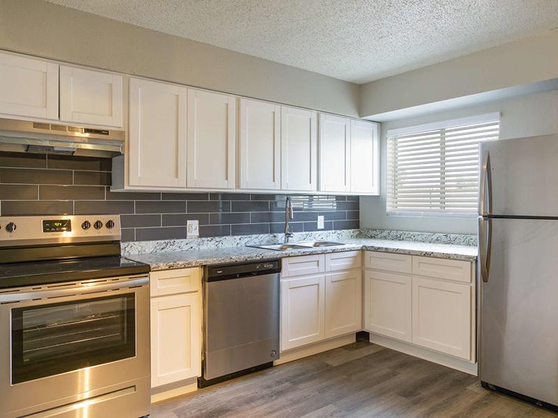 Fully Equipped Kitchen | Park 67 Apartments in Glendale, AZ