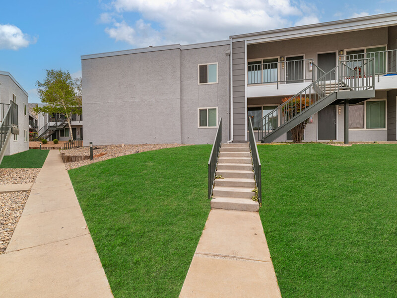 Apartment Exterior | Villa Serena Apartments in Albuquerque, NM