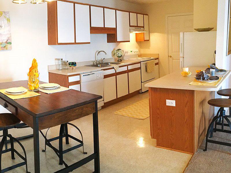 Dining Room & Kitchen | Hidden Lake