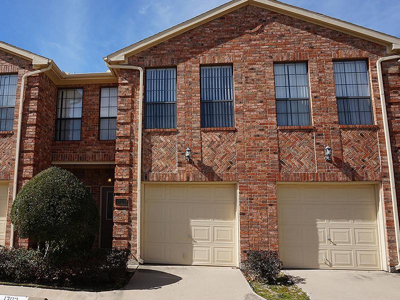 1 & 2 Car Garages | Shiloh Park Townhomes