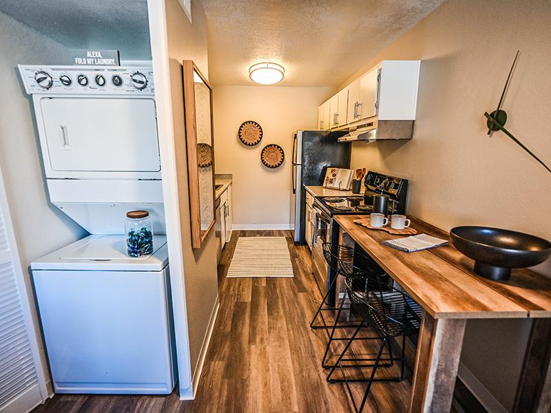 Kitchen | Dakota Canyon Santa Fe Apartments 