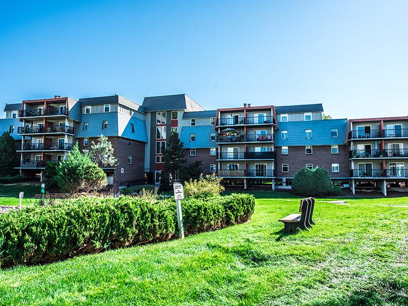Exterior Apartments in Denver | Cedar Run