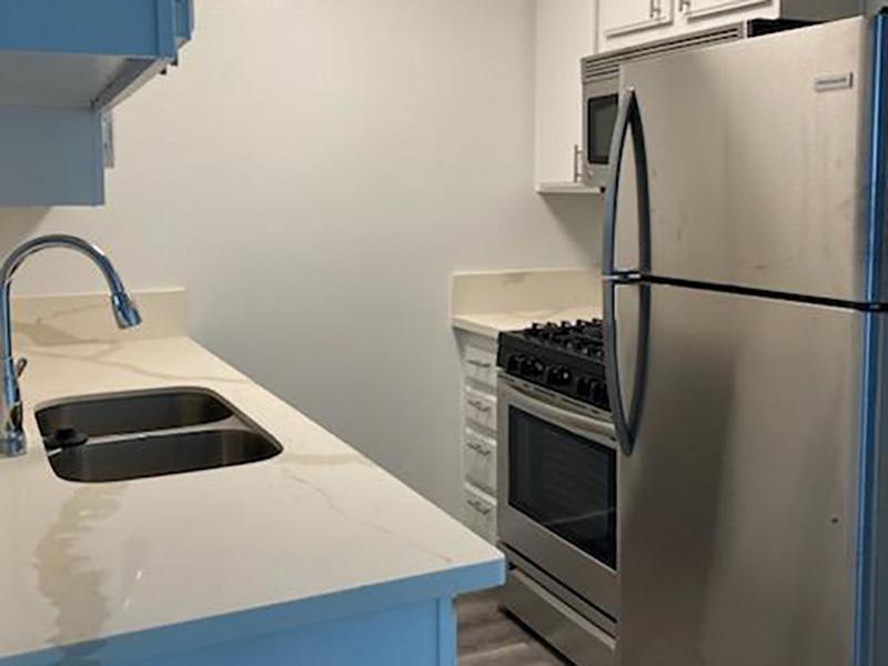 Kitchen | Studio Arnaz Apartments in Los Angeles, CA