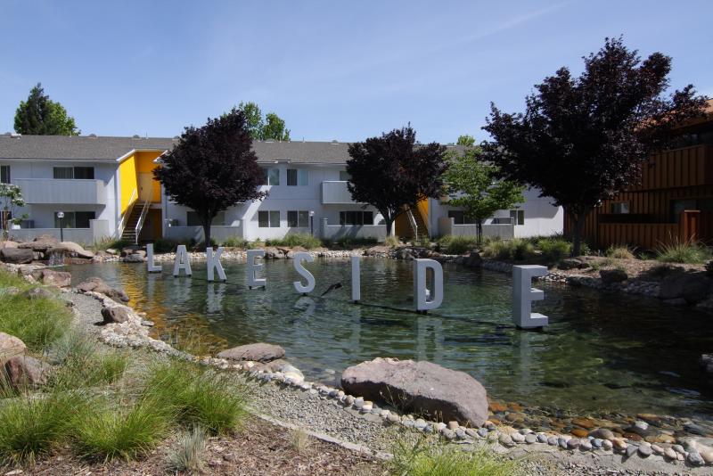 Lakeside Apartments in San Leandro CA