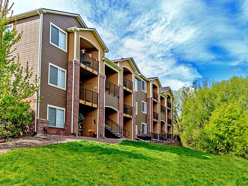 Crossings at Bear Creek Apartments in Lakewood, CO 80227 | Market