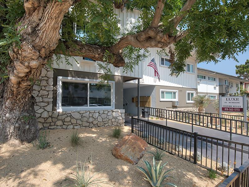 Exterior | Luxe at Burbank