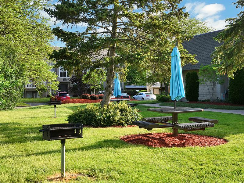 Outdoor Seating | Township Square Apartments in Saginaw, MI