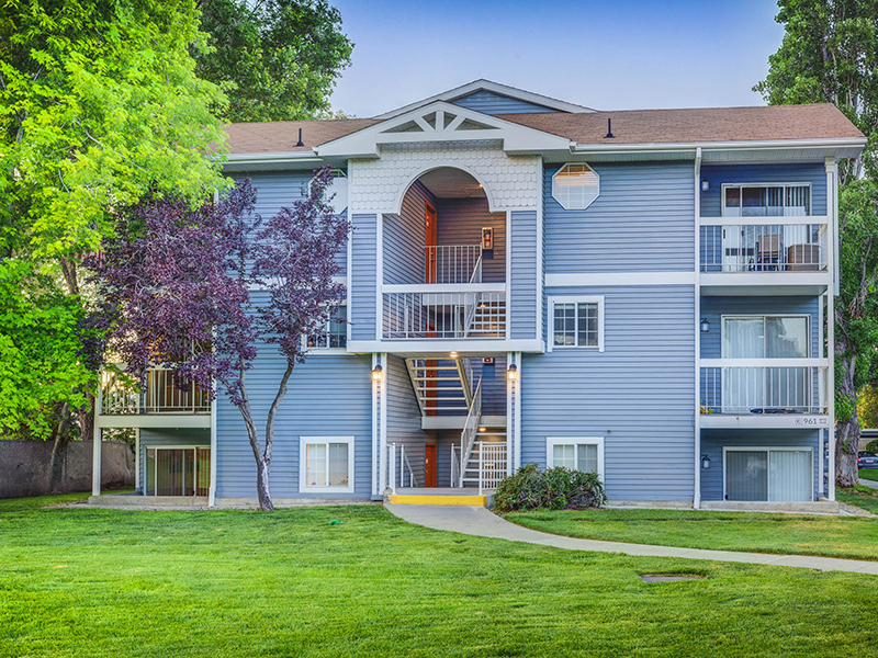Apartments for Rent in Midvale UT - Creekview Apartments - Beautifully Landscaped Exterior