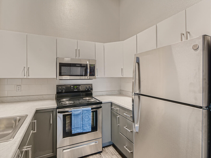 Fully Equipped Kitchen | Preserve at City Center Apartments in Aurora, CO