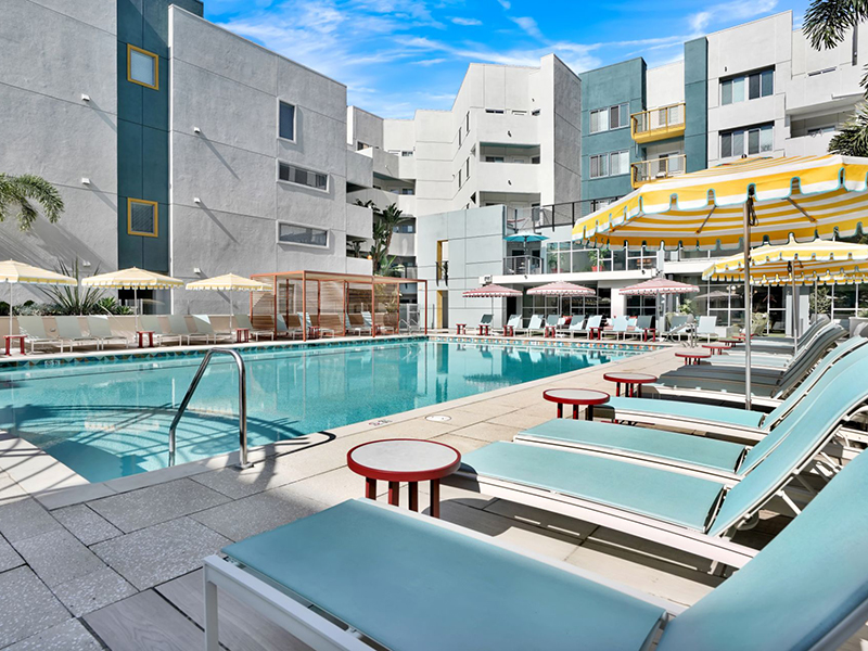 Apartments in Anahiem with a Pool | The Oasis Apartments