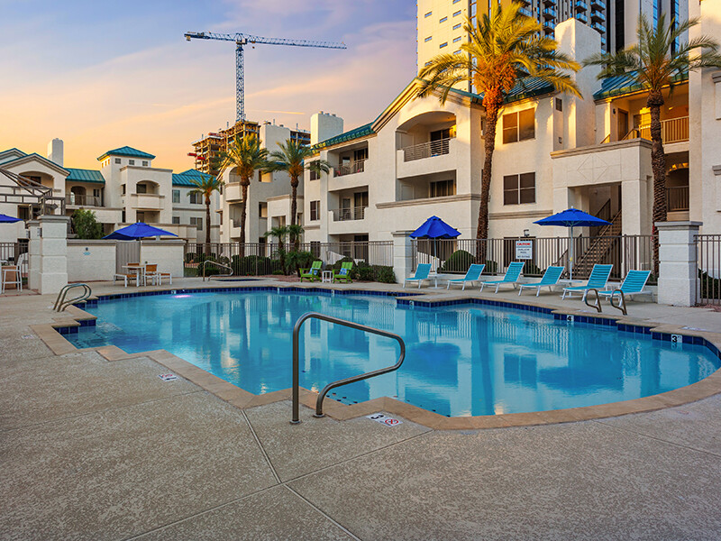 Swimming Pool at Twilight | The Met at 3rd and Fillmore Apartments in Phoenix, AZ