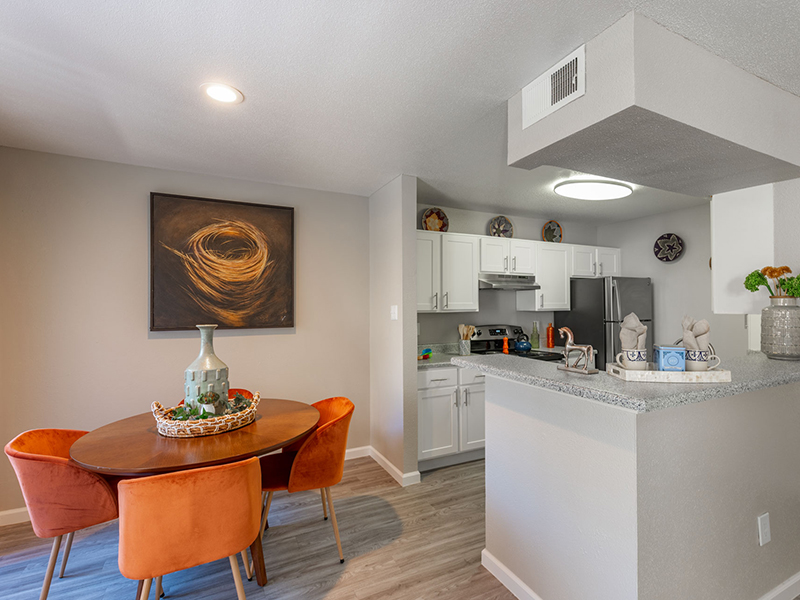 Dining Room | Alvarado Apartments in Albuquerque, NM