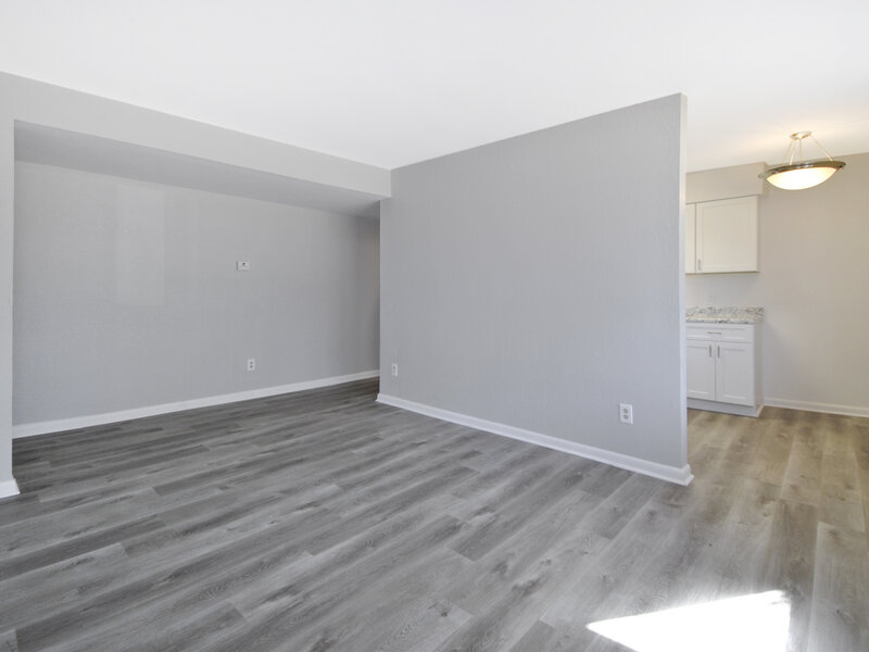 Front Room | 1 Bedroom | Township Square Apartments in Saginaw, MI