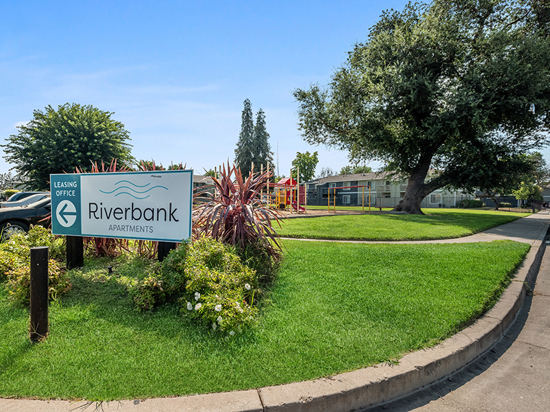 Grounds | Riverbank Apartments