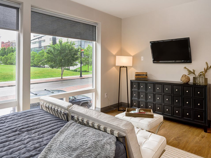 Studio Living Area | 303 Front Street Apartments in Columbus, OH